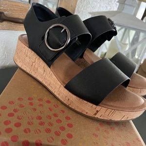 Eurosoft black platform sandals